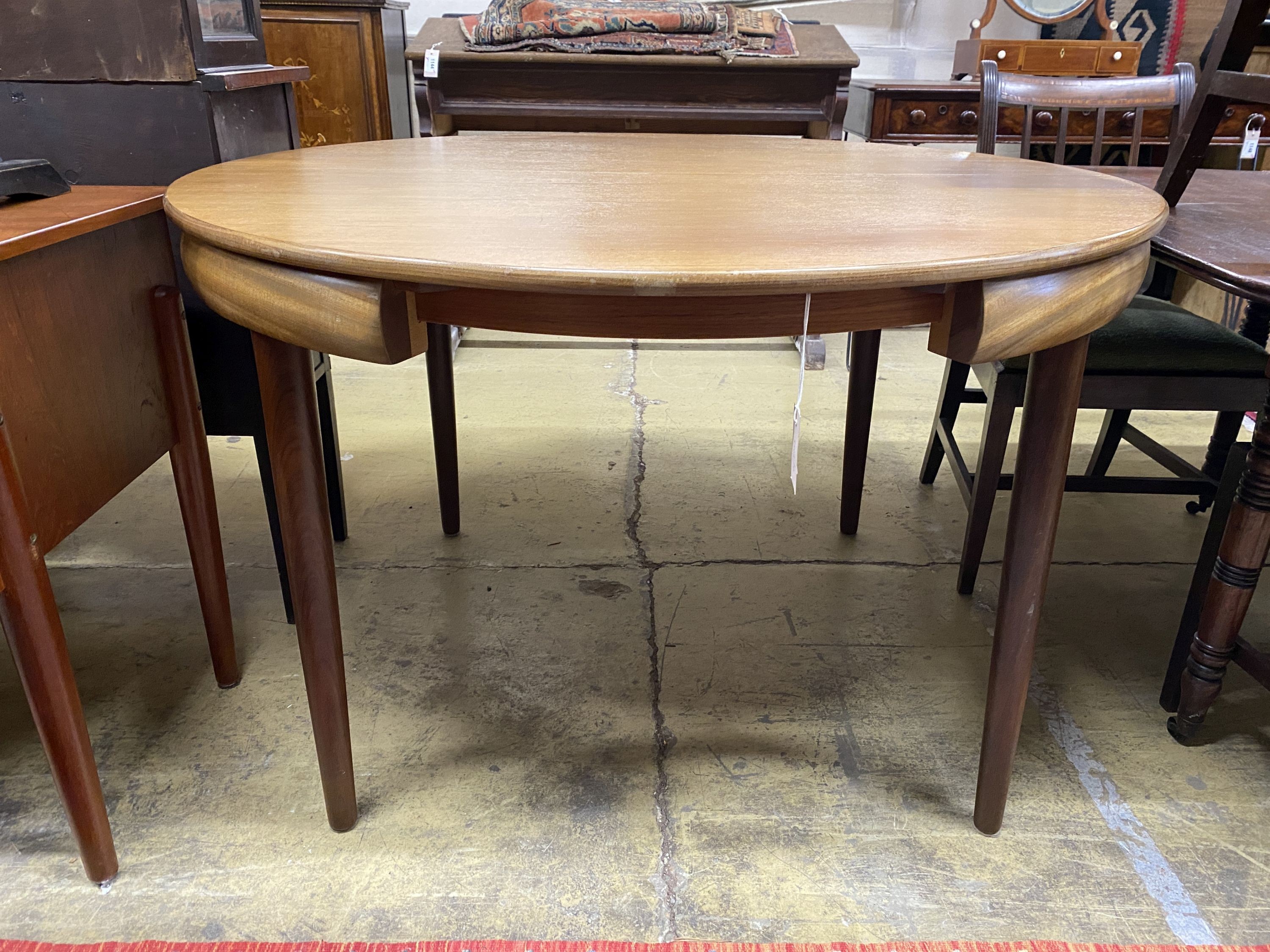 A mid century design Frem Rojle Roundette extending circular teak dining table, diameter 120cm, height 74cm